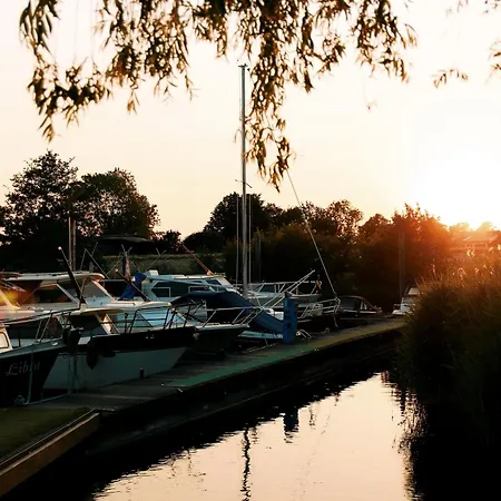 Tiny House By The Water - De Schans Camping
