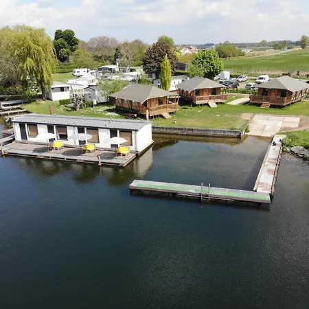 Camping Tiny House By The Water - De Schans