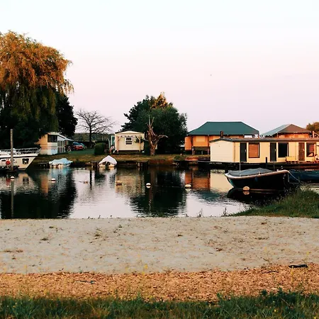 Camping Tiny House By The Water - De Schans *