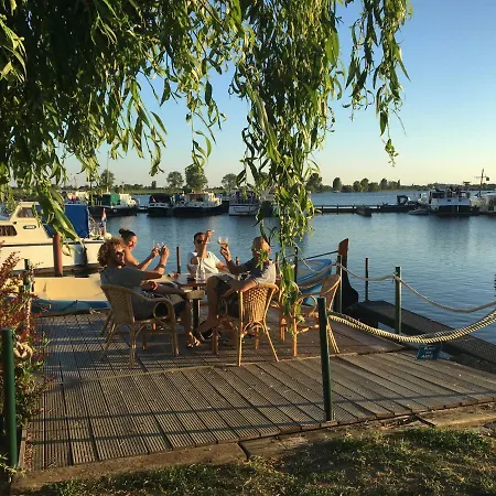 Camping Tiny House By The Water - De Schans Alphen (Gelderland)