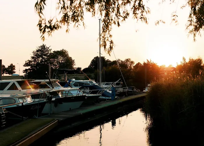 Tiny House By The Water - De Schans Kemping