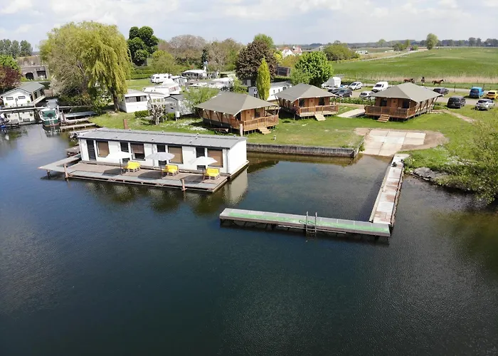 Kemping Tiny House By The Water - De Schans